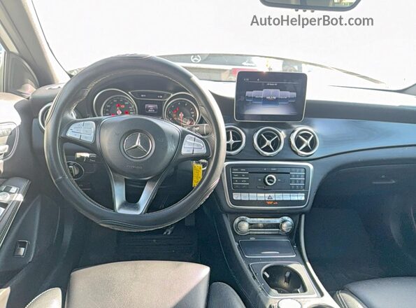 WDCTG4GB7JJ477053 2018 MERCEDES-BENZ GLA Белый Вид задних сидений
