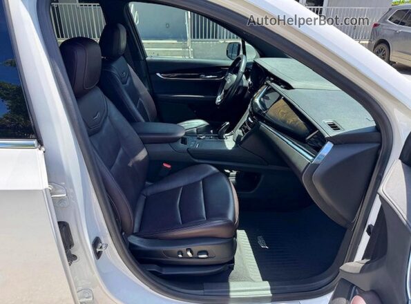 1GYKPCRS4MZ181724 2021 CADILLAC XT6 Белый Вид панели приборов
