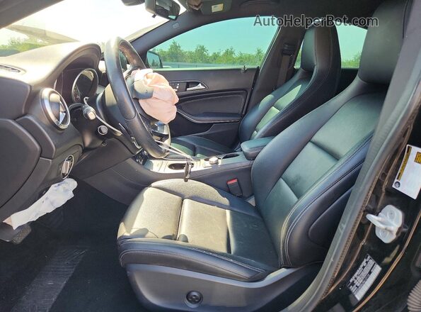 WDDSJ4EB6JN612110 2018 MERCEDES-BENZ CLA-CLASS Черный Вид салона спереди