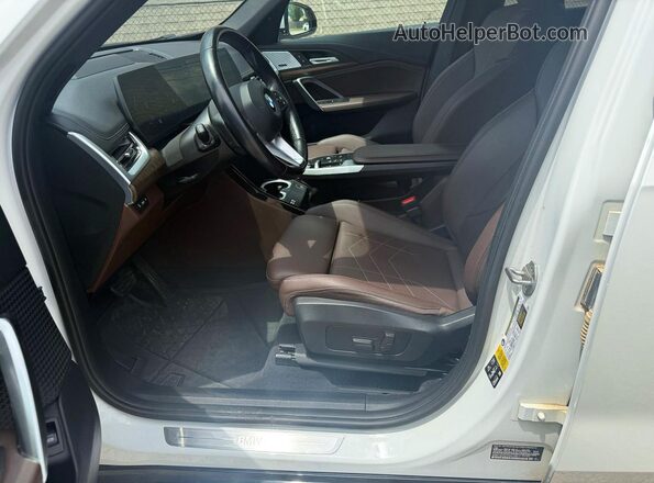 WBX73EF07P5W12917 2023 BMW X1 Белый Панорамный вид салона 360°