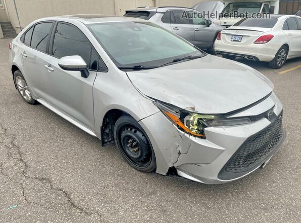 5YFBPMBE9NP291535 2022 TOYOTA COROLLA Silver Vista tres cuartos delantera izquierda