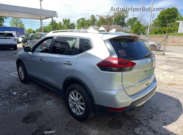 5N1AT2MV9JC845437 2018 NISSAN ROGUE Серебряный Передняя правая четверть