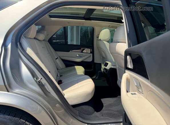 4JGFB4KB5NA803815 2022 MERCEDES-BENZ GLE Gold Front interior view