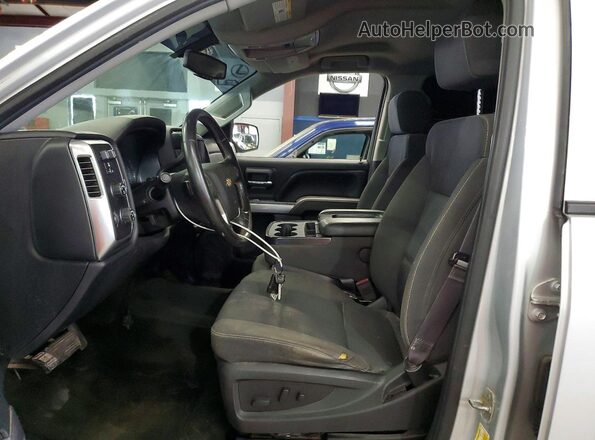 1GCVKREC8HZ123589 2017 CHEVROLET SILVERADO Серебряный Вид салона спереди