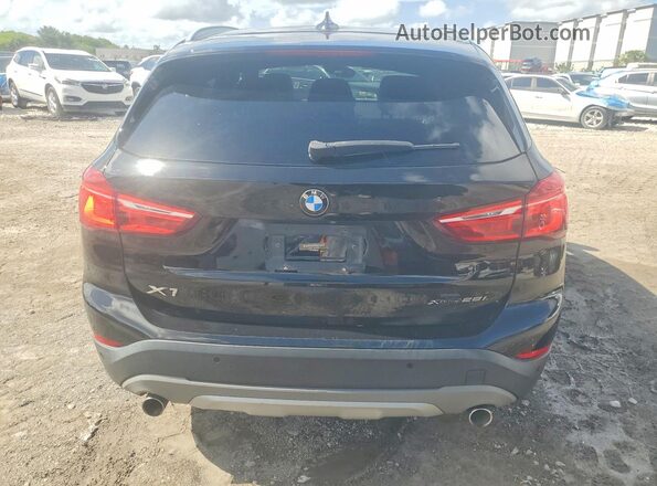 WBXHT3C35J5L30404 2018 BMW X1 Black Widok wnętrza z przodu