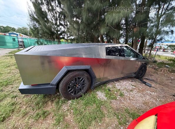 7G2CEHED5RA012985 2024 TESLA CYBERTRUCK Silver Vista de la etiqueta del VIN