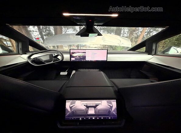 7G2CEHED5RA012985 2024 TESLA CYBERTRUCK Silver Vista de los asientos traseros