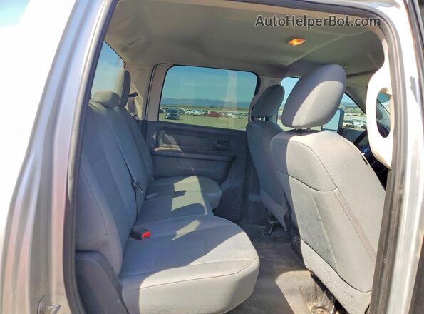 3C6UR5CL1HG740469 2017 RAM 2500 Серебряный Вид задней части салона