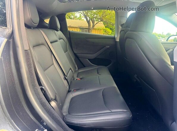7SAYGDED5TF443870 2026 TESLA MODEL Gray Vista interior delantera