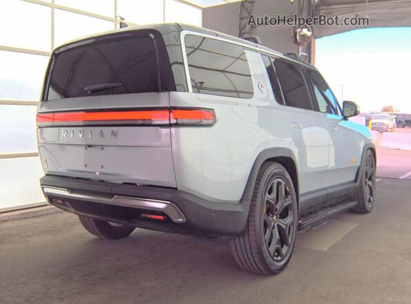 7PDSGABA4PN019950 2023 RIVIAN R1S Серый Вид спереди