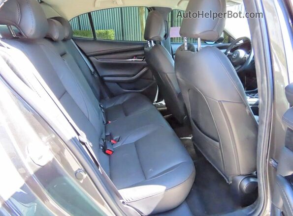 3MZBPABM2RM400790 2024 MAZDA 3 Charcoal Widok wnętrza z przodu