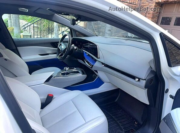 3GYK3BMR3SS224163 2025 CADILLAC OPTIQ Белый Вид сзади