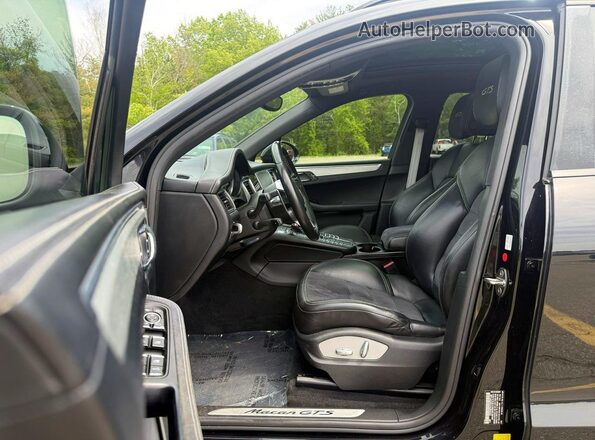 WP1AG2A51HLB56322 2017 PORSCHE MACAN Черный Вид задней части салона