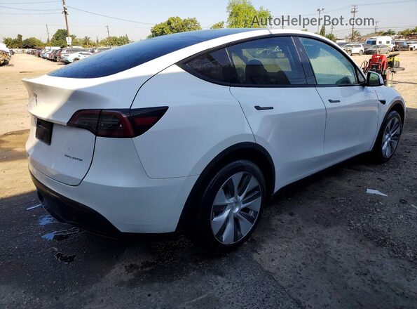 7SAYGDEE5PF866981 2023 TESLA MODEL Белый Передняя правая четверть