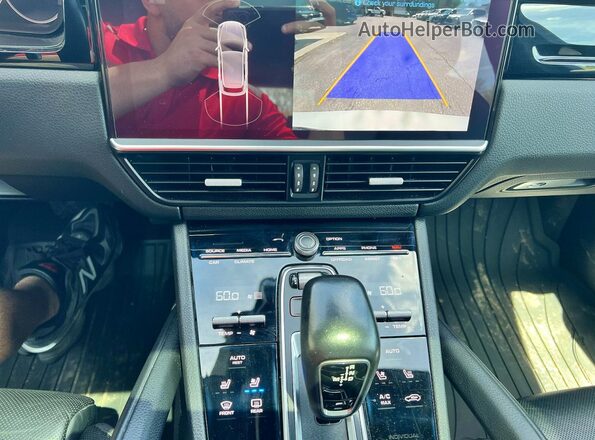 WP1AA2AY2KDA00870 2019 PORSCHE CAYENNE White Engine compartment view