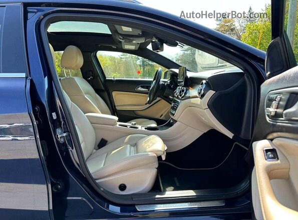 WDCTG4GB9JJ495022 2018 MERCEDES-BENZ GLA Синий Вид щитка приборов