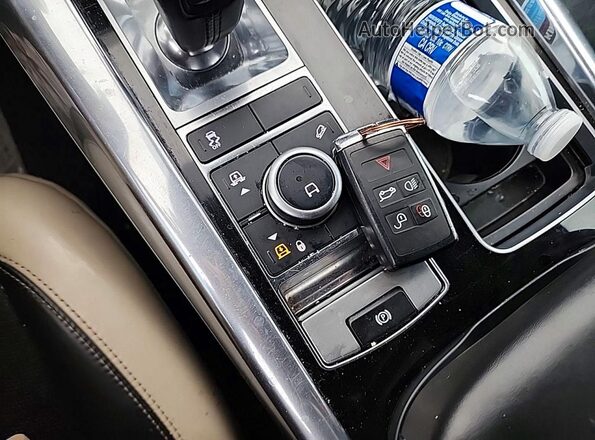 SALWV2SV2JA187763 2018 LAND ROVER RANGE Серый Вид салона спереди