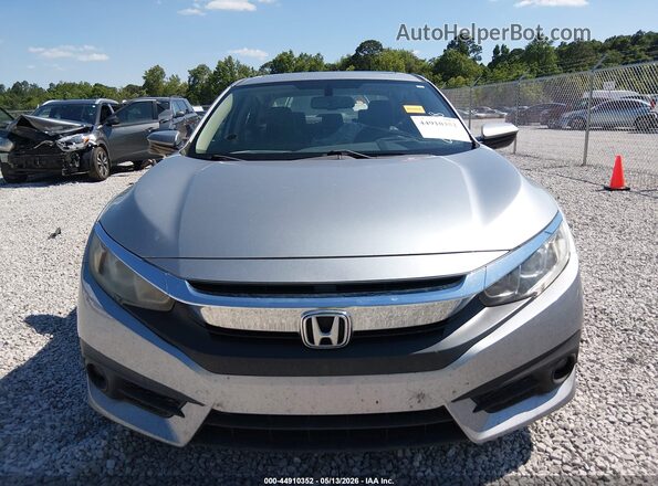 19XFC1F73HE011718 2017 HONDA CIVIC Серебряный Вид панели приборов