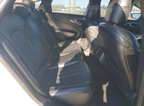 1C3CCCAB6HN505386 2017 CHRYSLER 200 Белый Вид задних сидений