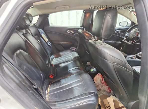 1C3CCCAB8HN509892 2017 CHRYSLER 200 White Widok tylnych siedzeń