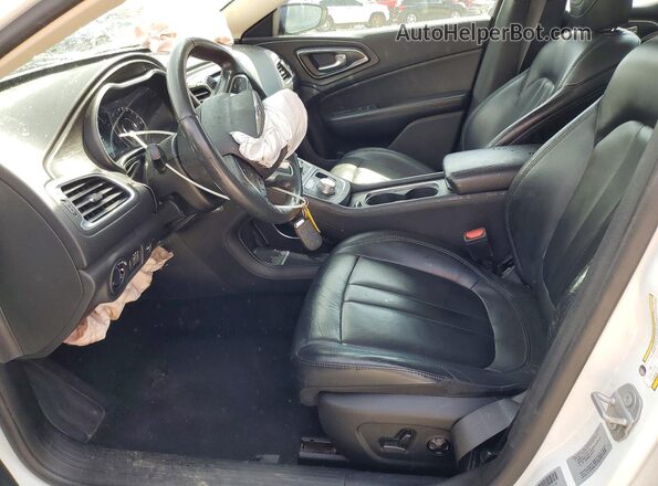 1C3CCCAG7HN510236 2017 CHRYSLER 200 Белый Вид салона спереди