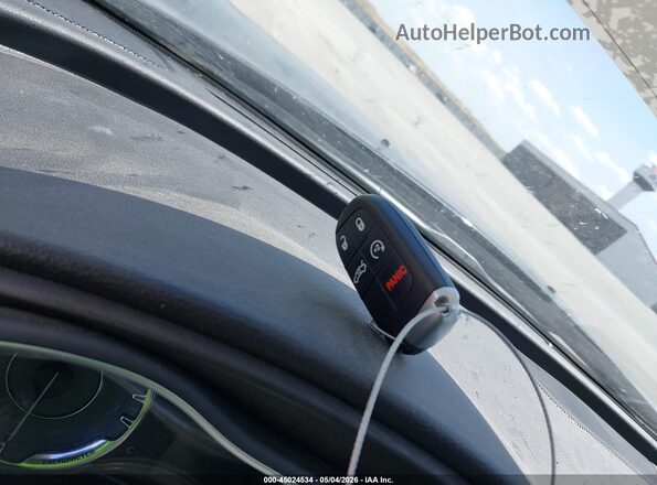 1C3CCCFB3HN502437 2017 CHRYSLER 200 Бежевый Вид панели приборов