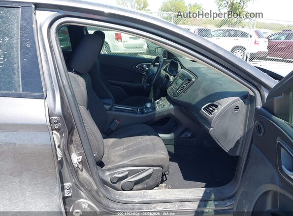 1C3CCCFB3HN502437 2017 CHRYSLER 200 Бежевый Вид салона спереди