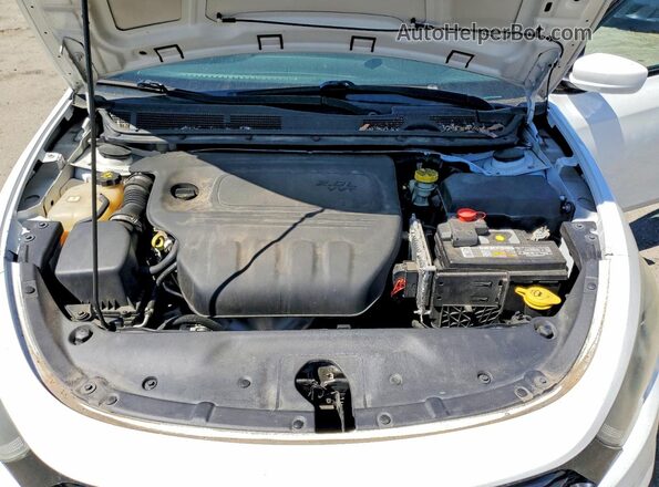 1C3CDFAA4GD607165 2016 DODGE DART Белый Вид задней части салона