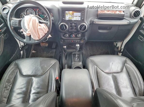 1C4BJWDG2HL710088 2017 JEEP WRANGLER Белый Вид панели приборов