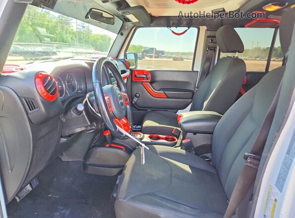 1C4BJWDG2JL862815 2018 JEEP WRANGLER Белый Вид салона спереди