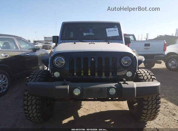 1C4BJWDG4JL810666 2018 JEEP WRANGLER Silver Սարքավորումների վահանակի տեսք