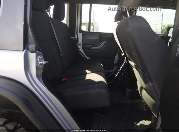 1C4BJWDG4JL810666 2018 JEEP WRANGLER Silver VIN կոդի պիտակի տեսք