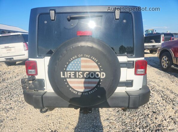 1C4BJWDG5JL867958 2018 JEEP WRANGLER White Widok z tyłu