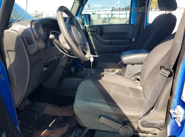 1C4BJWDG8GL130598 2016 JEEP WRANGLER Синий Вид салона спереди