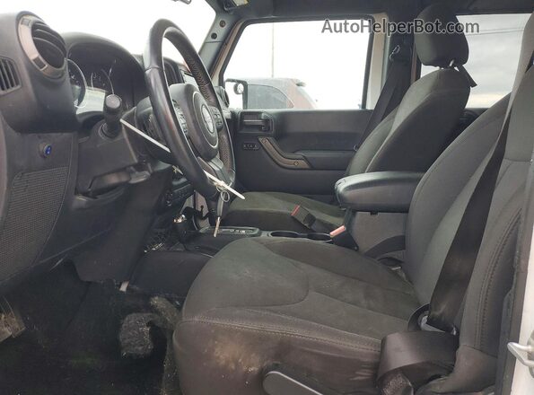 1C4BJWDGXHL510446 2017 JEEP WRANGLER Белый Вид салона спереди