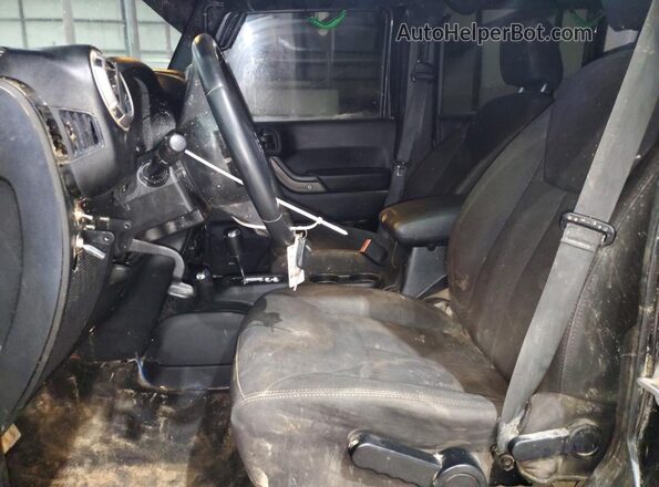1C4BJWDGXHL579444 2017 JEEP WRANGLER Черный Вид салона спереди