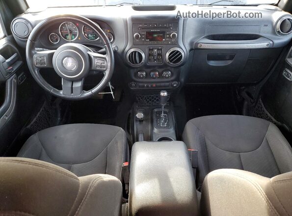 1C4HJWDGXJL868744 2018 JEEP WRANGLER Черный Вид панели приборов