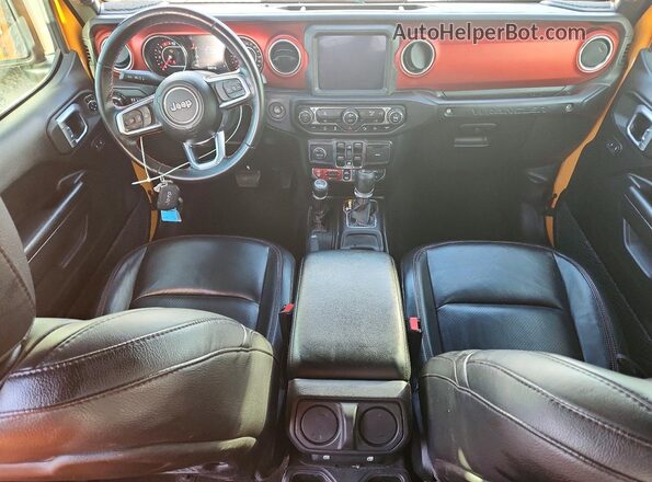 1C4JJXFM8MW695481 2021 JEEP WRANGLER Золотой Вид панели приборов