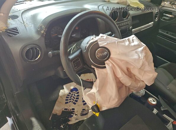 1C4NJCBA3GD704934 2016 JEEP COMPASS Черный Вид панели приборов