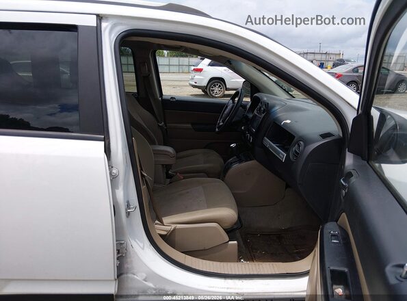 1C4NJCBA4HD123976 2017 JEEP COMPASS White Widok wnętrza z przodu