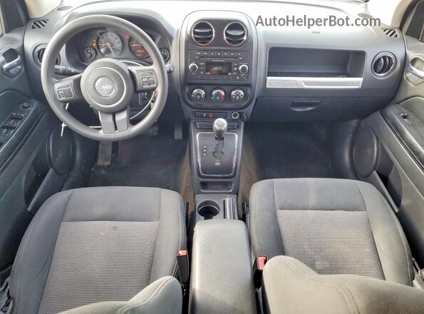 1C4NJCBA6GD524640 2016 JEEP COMPASS Белый Вид панели приборов