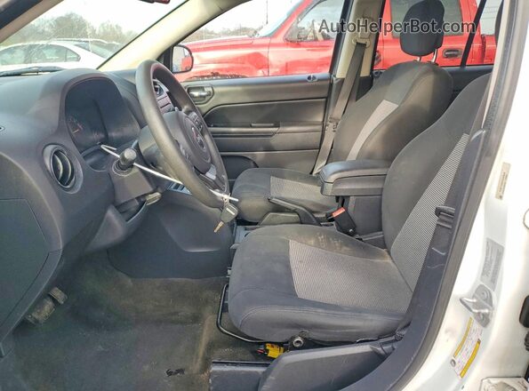 1C4NJCBA6GD524640 2016 JEEP COMPASS Белый Вид салона спереди
