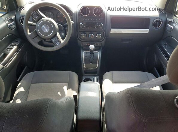 1C4NJCBA6HD147745 2017 JEEP COMPASS Красный Вид панели приборов
