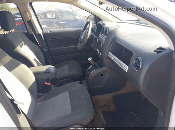1C4NJCBA9GD675553 2016 JEEP COMPASS Белый Вид салона спереди