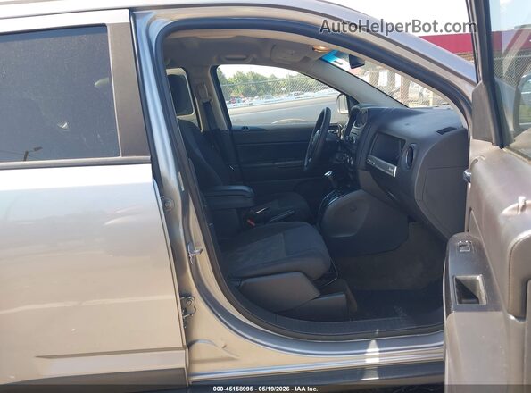 1C4NJCBB8GD765026 2016 JEEP COMPASS Серебряный Вид салона спереди