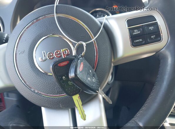 1C4NJCEA6GD804781 2016 JEEP COMPASS Burgundy Widok deski rozdzielczej