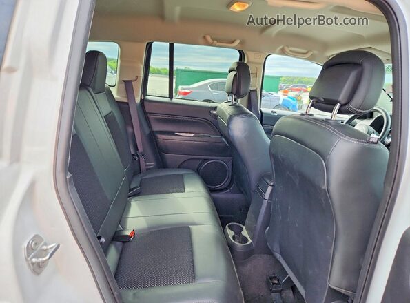 1C4NJCEA8HD212901 2017 JEEP COMPASS Белый Вид задних сидений