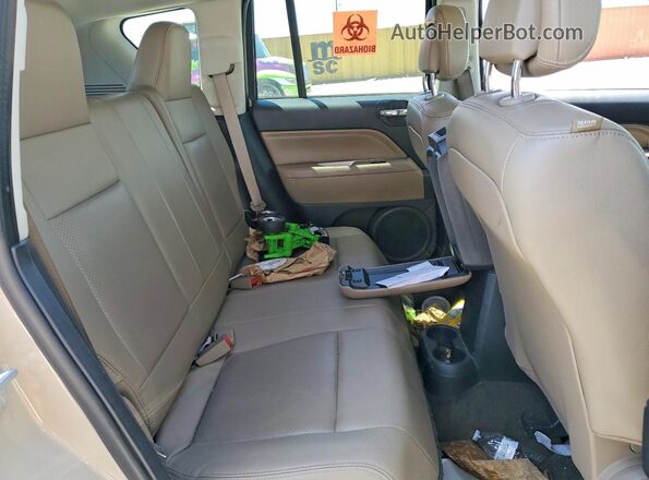 1C4NJCEA9GD785059 2016 JEEP COMPASS Бежевый Вид задней части салона