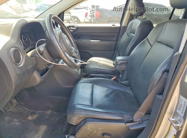 1C4NJCEAXHD125940 2017 JEEP COMPASS Серебряный Вид салона спереди