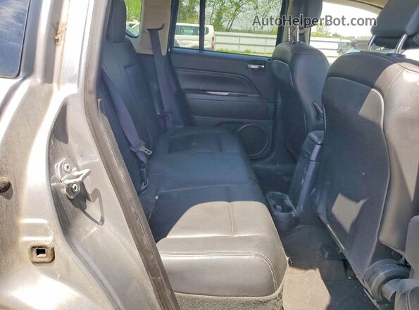 1C4NJCEAXHD125940 2017 JEEP COMPASS Серебряный Вид задней части салона